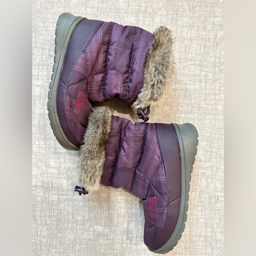 North face women’s boots size 5